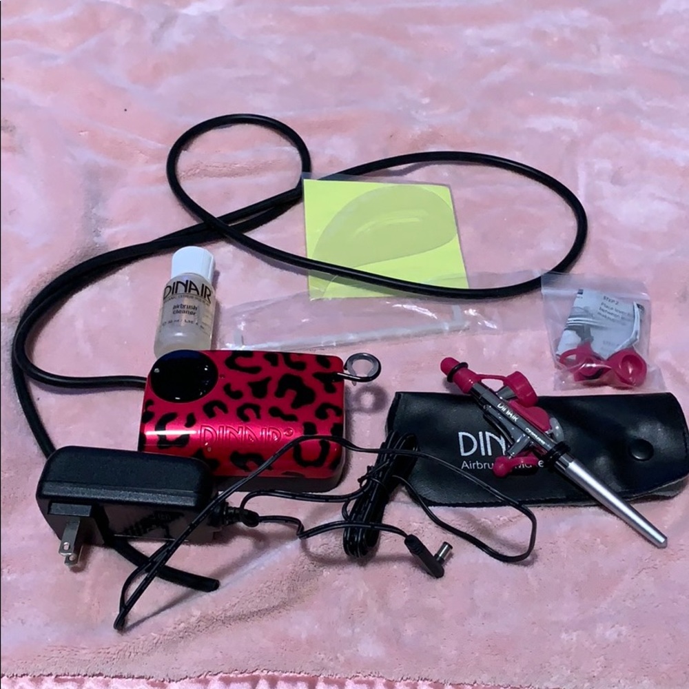 Dinair Pro in Pink Leopard.